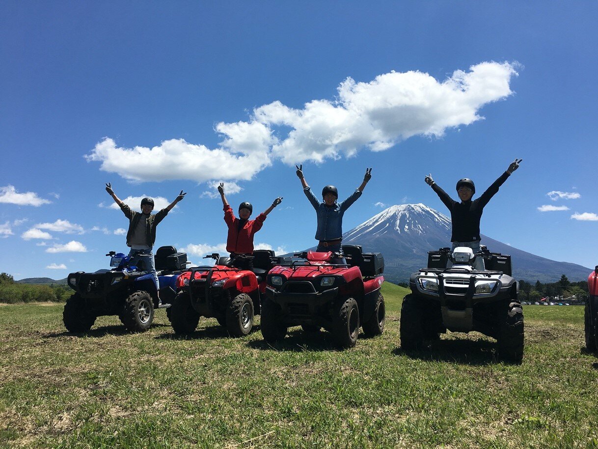 富士山の麓を駆け抜けて絶景を楽しもう！爽快アクティビティ「富士山バギー」を体験
