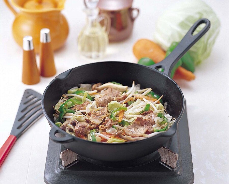 料理がもっと楽しくなる！器代わりに使ってもかわいい南部鉄器のフライパン