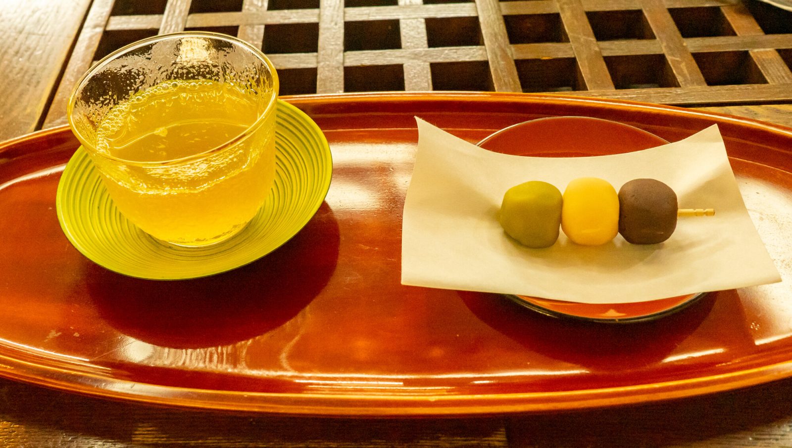 坊ちゃん団子とお茶