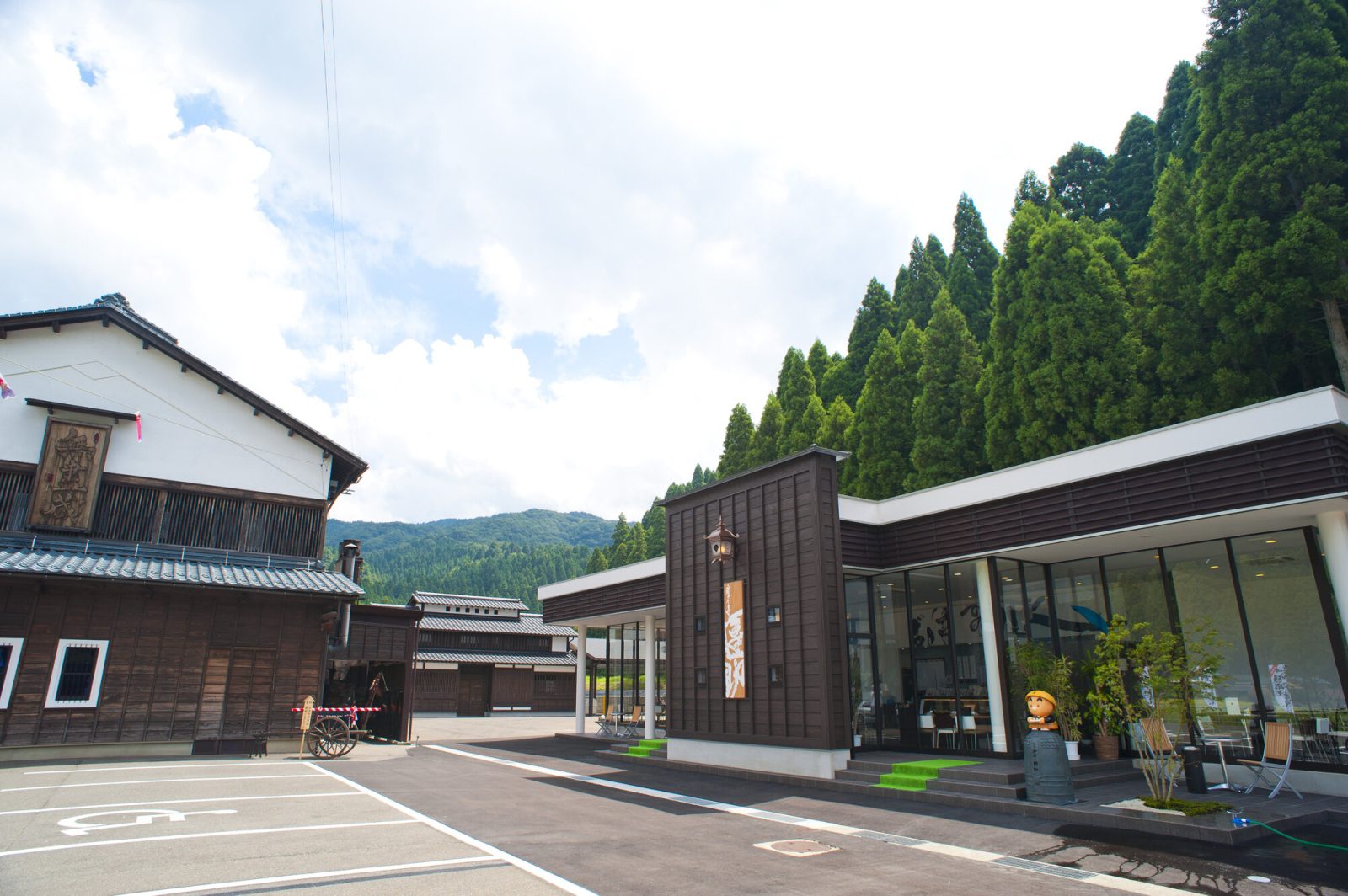 工場と直営店の胡麻豆腐の里團助