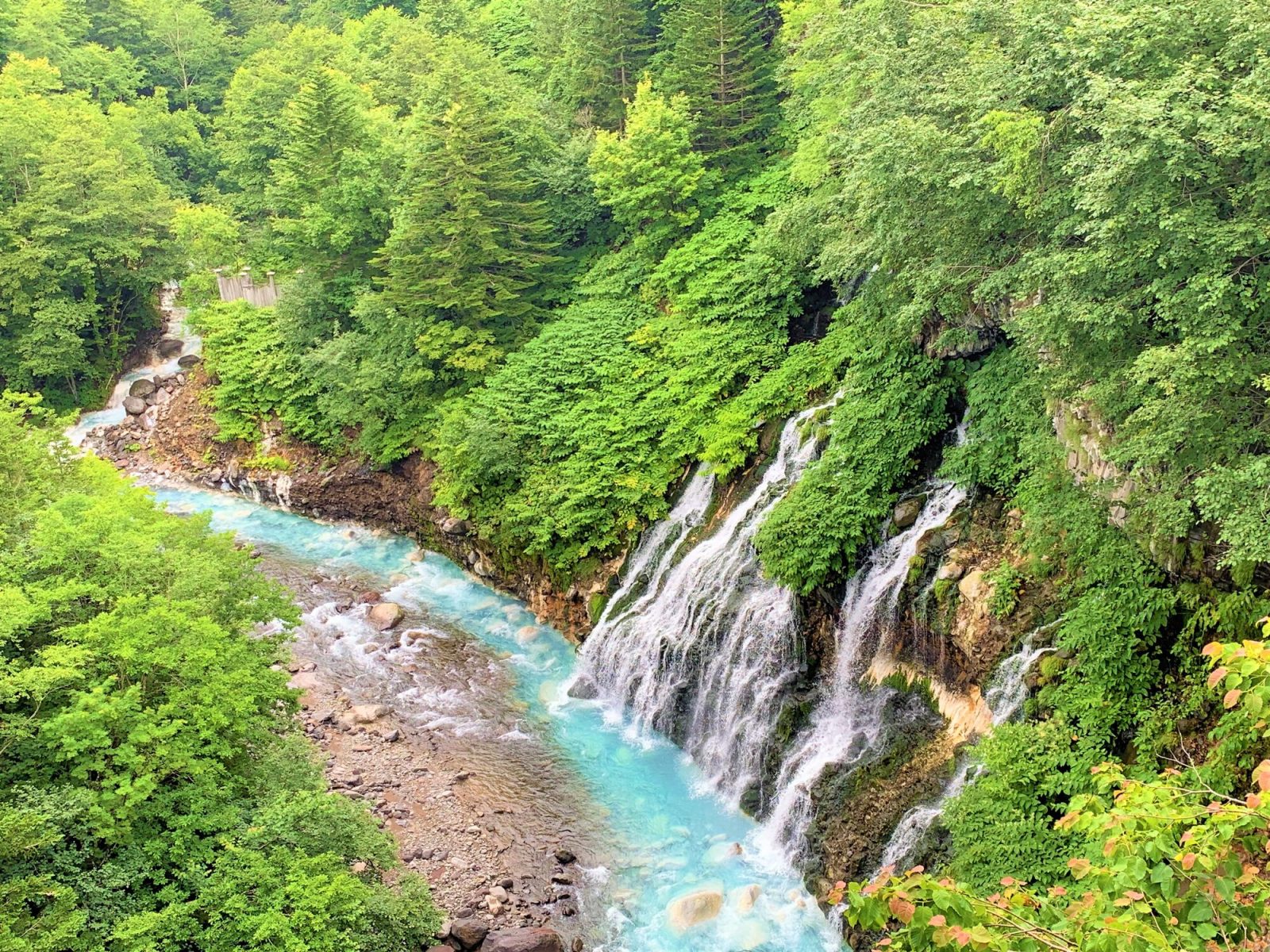 しらひげの滝（北海道美瑛）