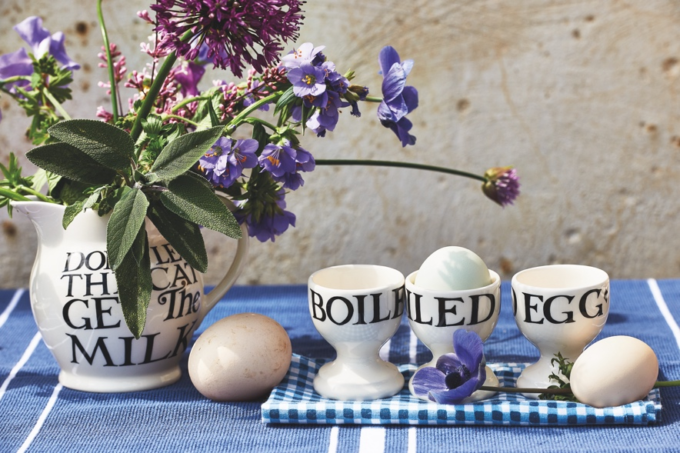 エマ・ブリッジウォーターの陶器と花