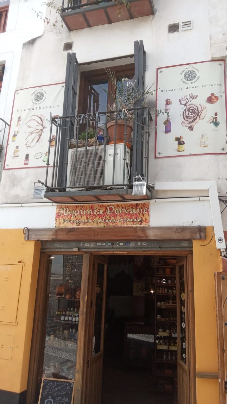 グラナダのコスメ店Alquimia Pervane