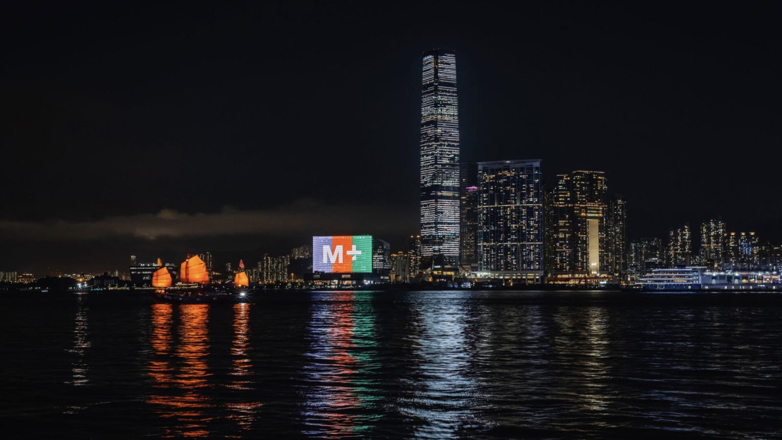 2022年香港カウントダウンイベントで注目のＭ+のファザード