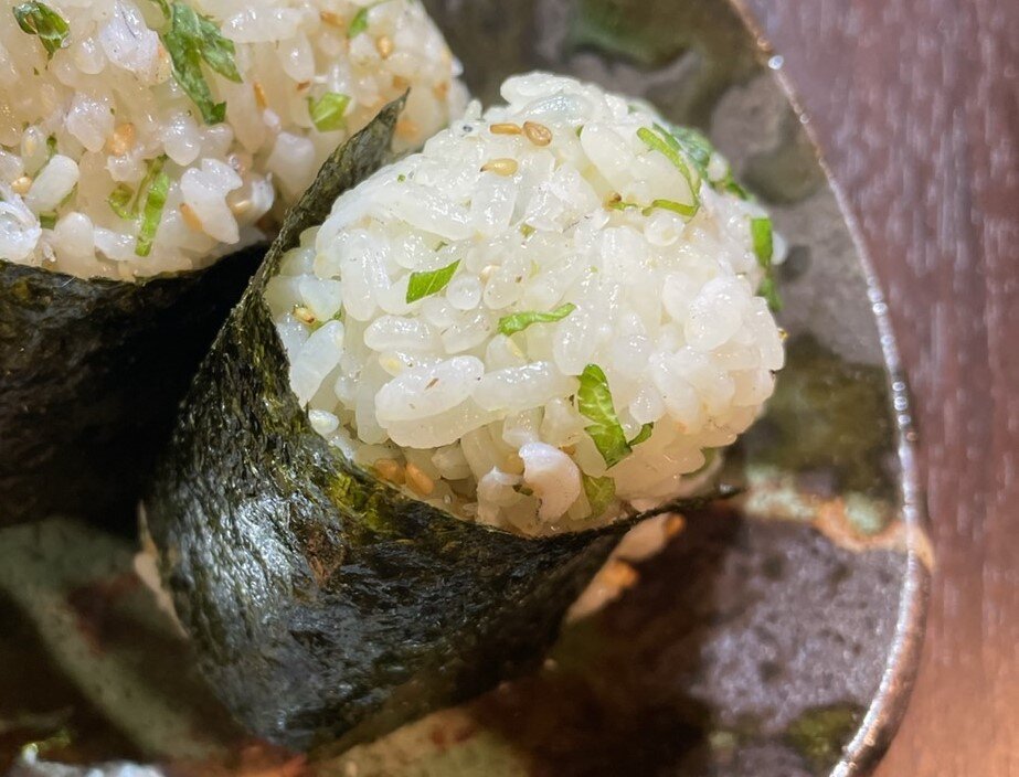 はぎの食品の海鮮だし塩を使ったおむすび