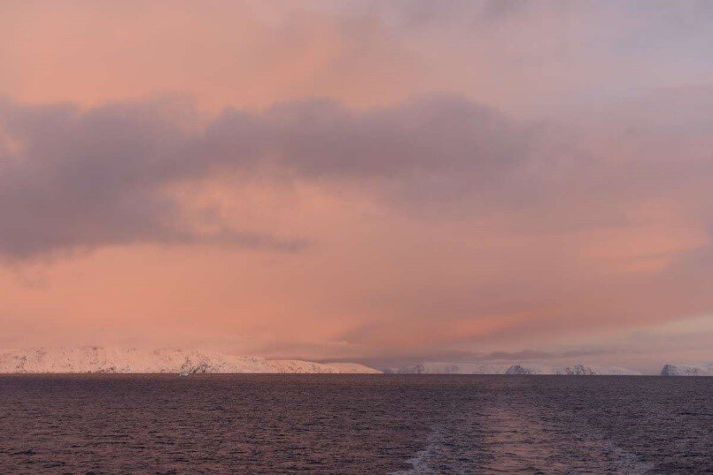 ノルウェーのピンクに染まる空