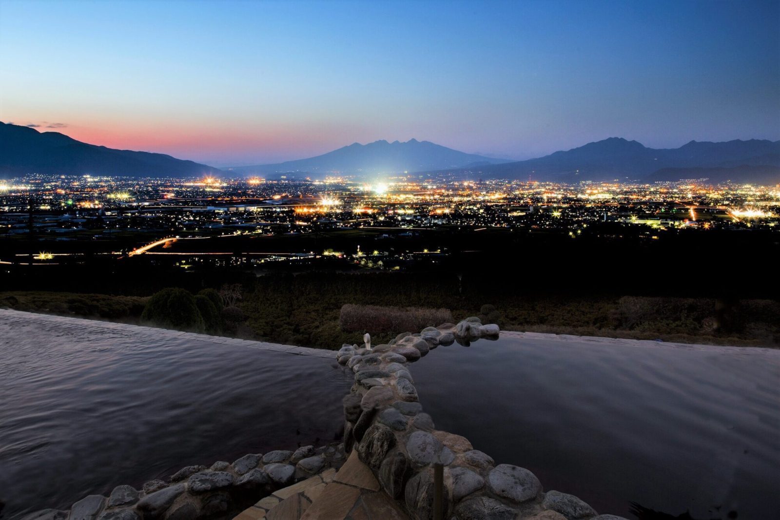 みはらしの丘みたまの湯の夜景