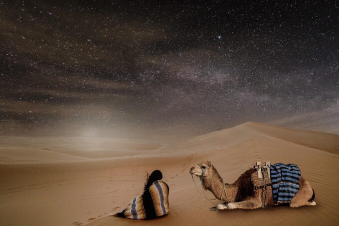 満天の星が輝くサハラ砂漠