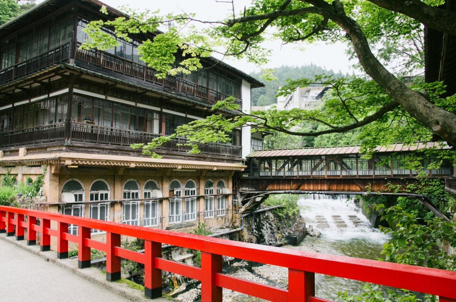 「温泉総選挙」女子旅部門No.１に輝く「四万温泉」自然とレトロな温泉街に癒やされる旅