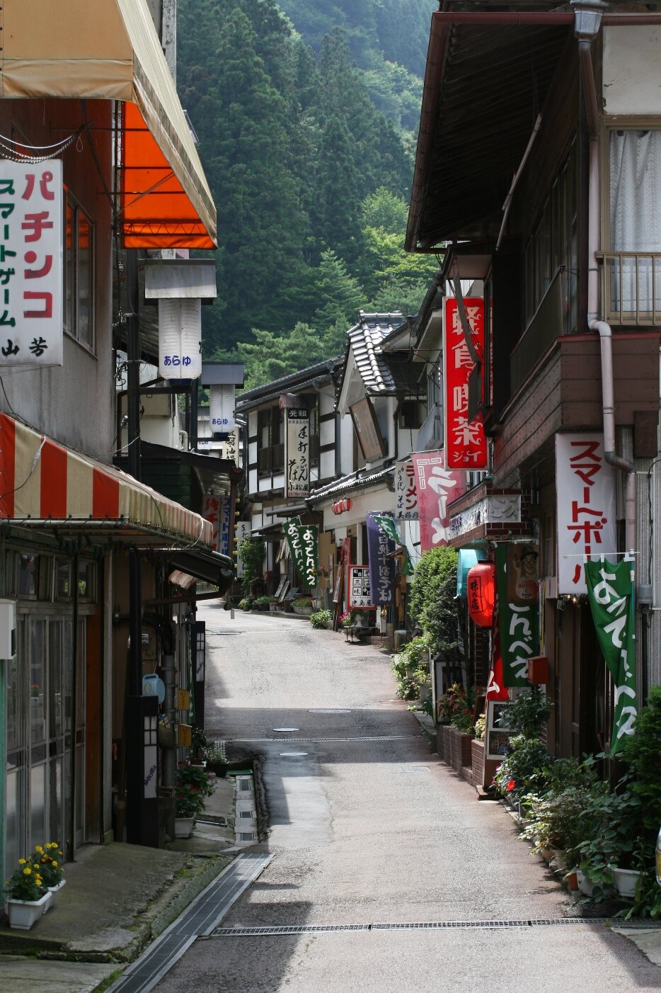 レトロな街並みの四万温泉