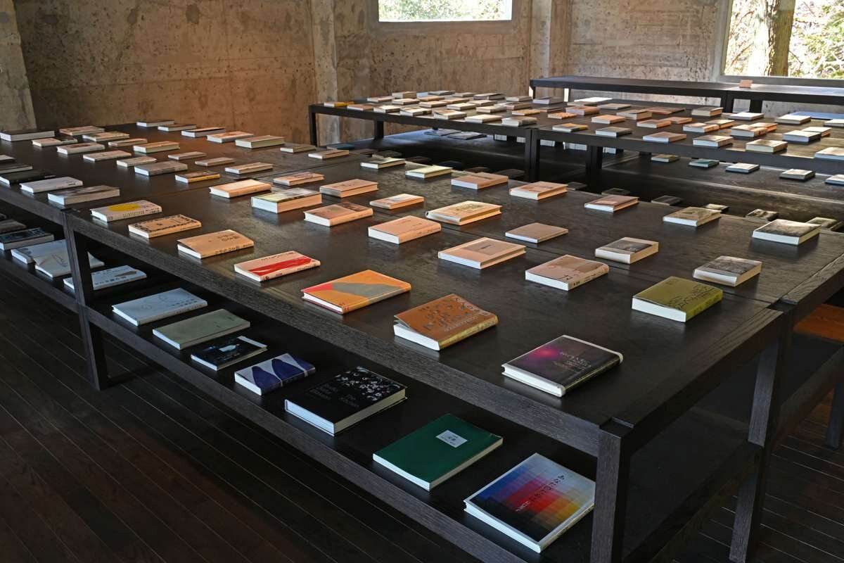 湯河原惣湯 Books and Retreatのライブラリー