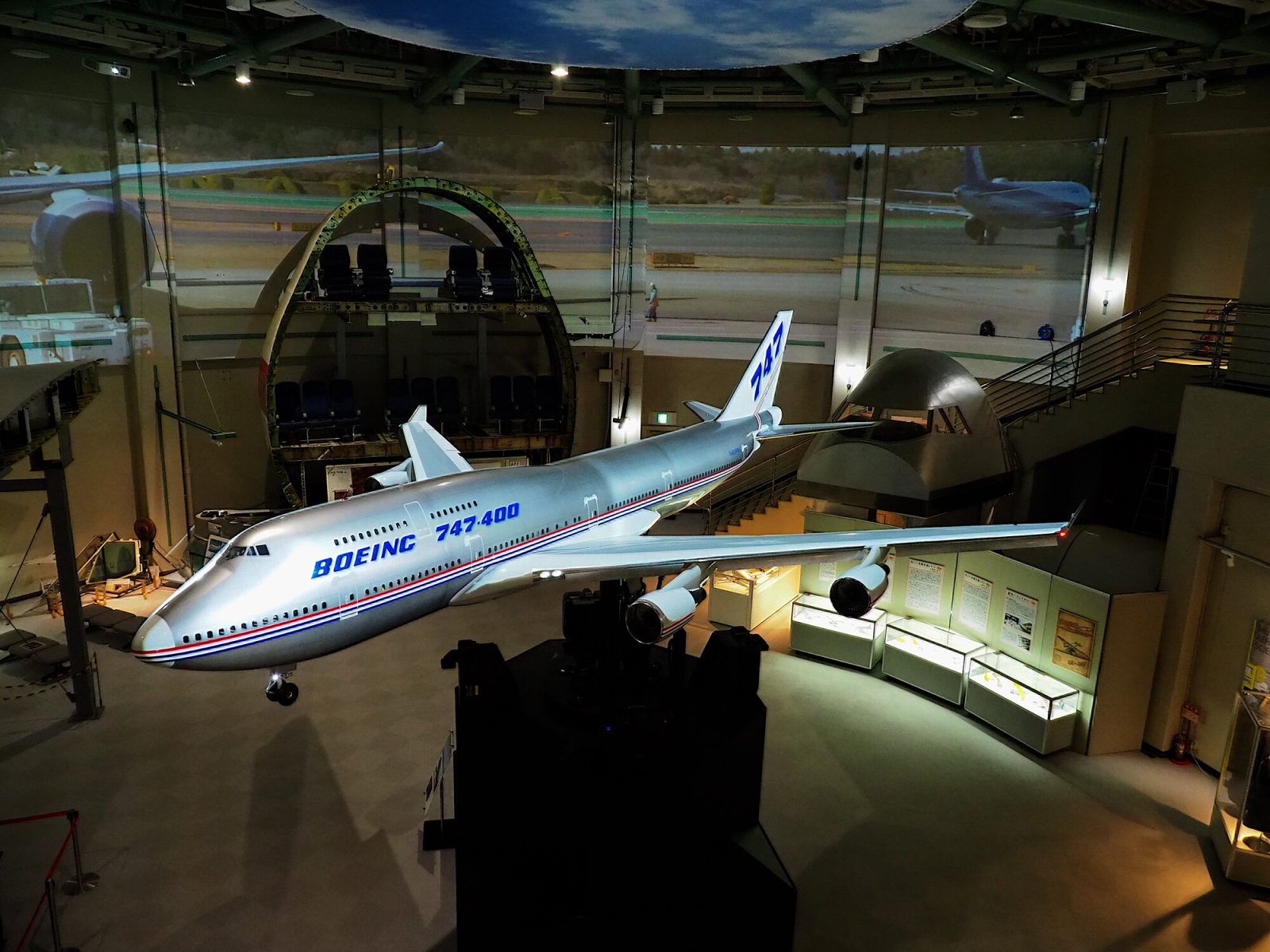 航空博物館のボーイング747-400大型可動模型