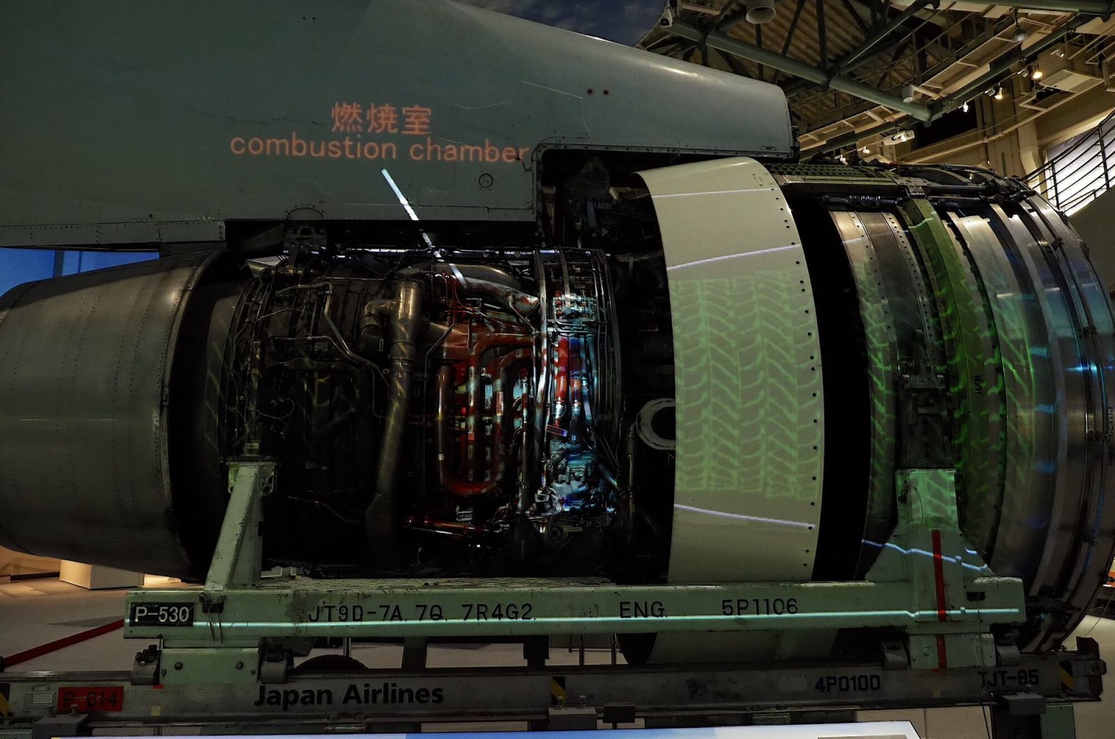 航空博物館にある航空機(B747)のエンジン
