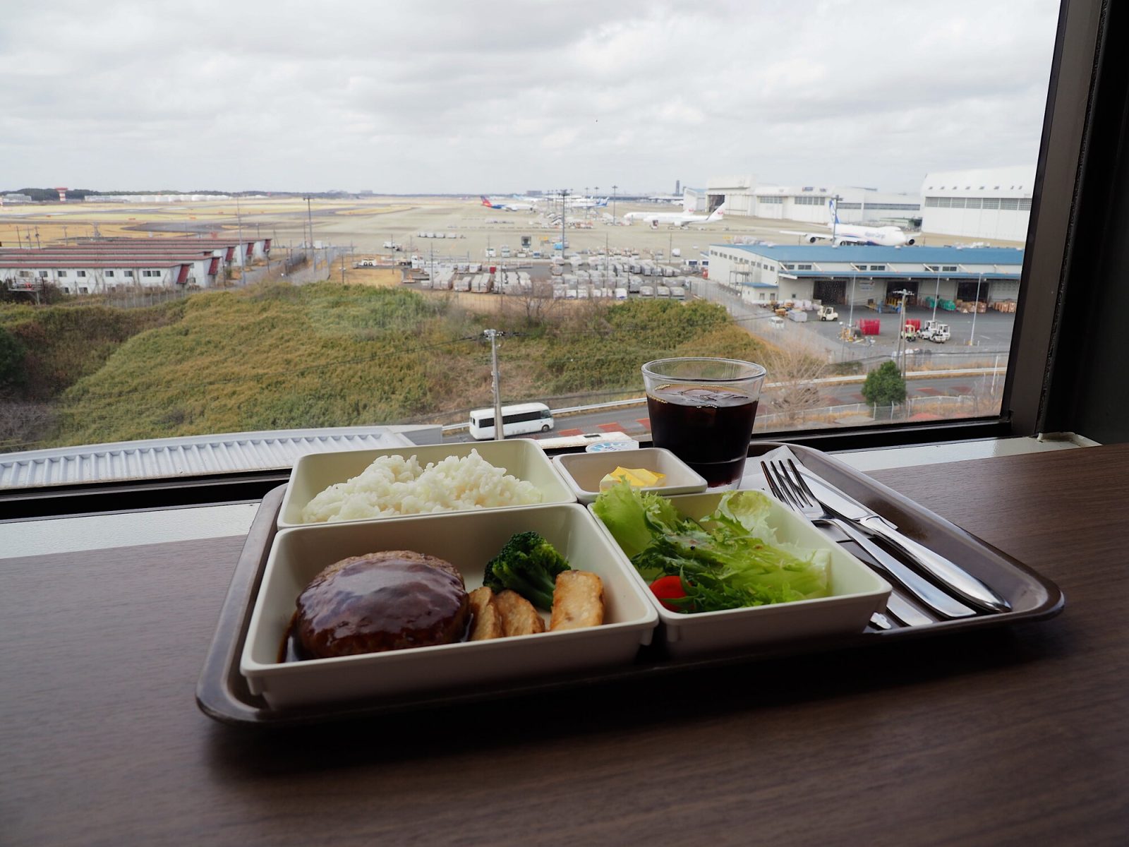 航空博物館の展望レストラン パノラマテラス「バルーン」