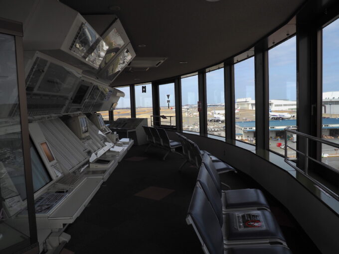航空科学博物館の周囲360度を眺められる展望デッキ