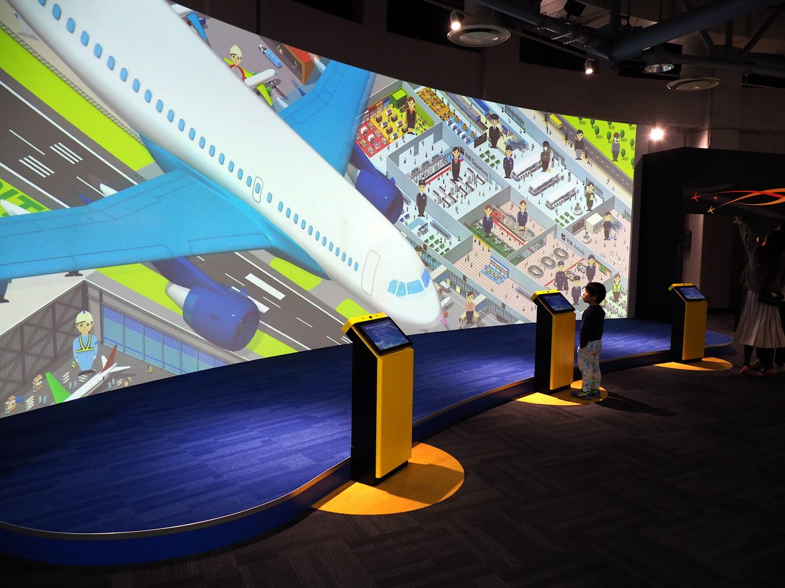 航空博物館の展示「空港を支えるプロフェッショナルたち ~TEAM NRT~」