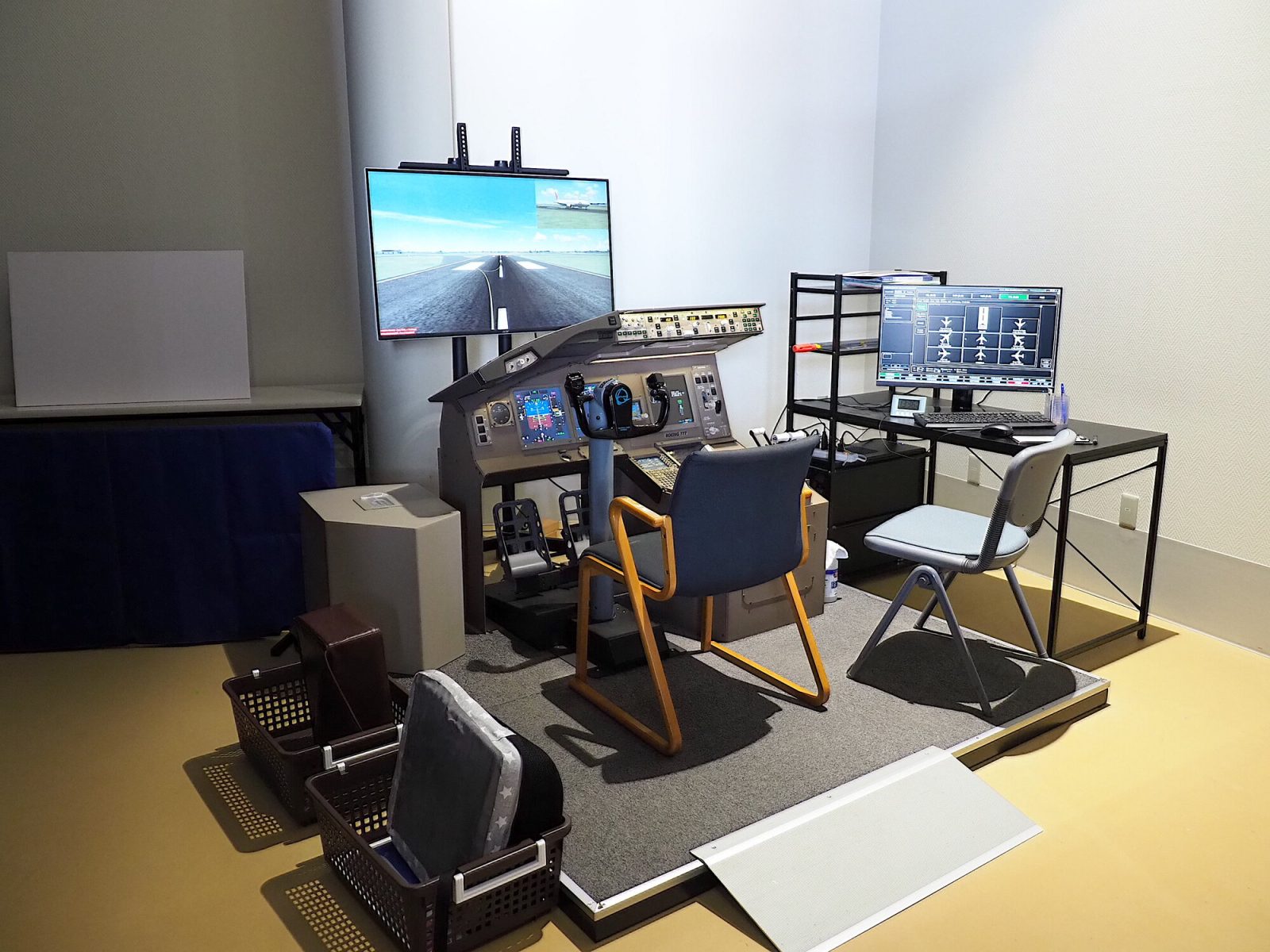 航空博物館にあるB777のフライトシミュレーター
