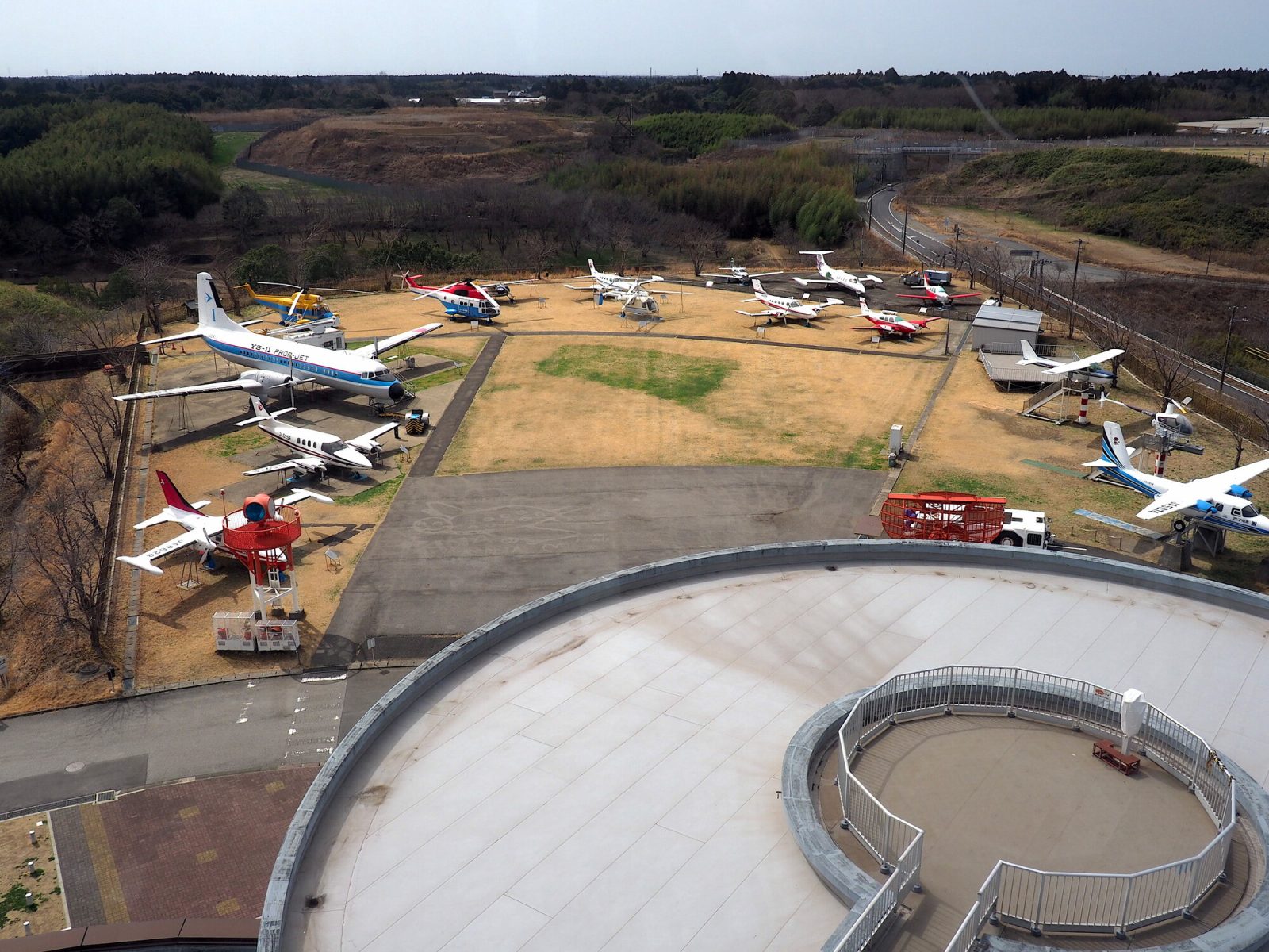 航空博物館の5階展望デッキから見た屋外展示場