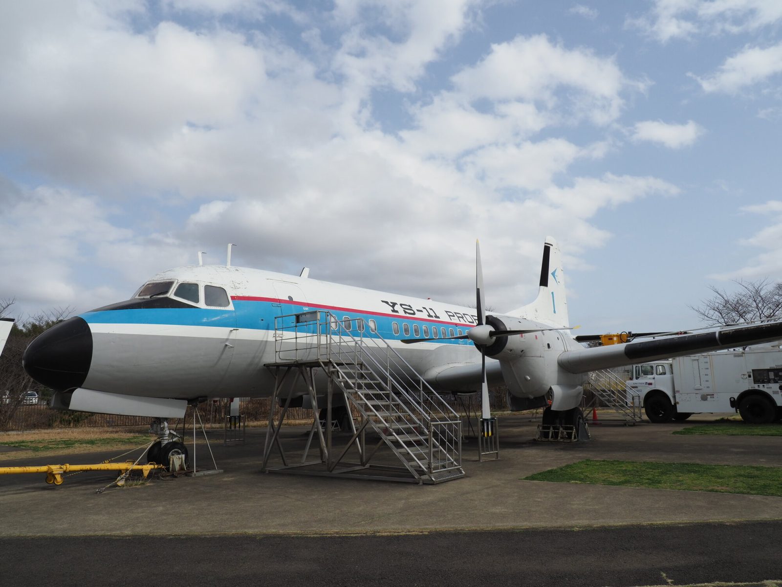 航空博物館に展示されている戦後初の国産旅客機YS-11
