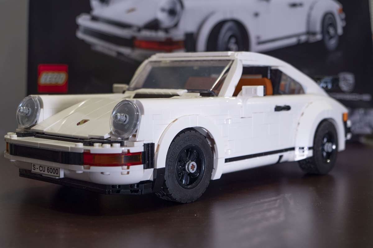 レゴブロックで再現されたポルシェ911