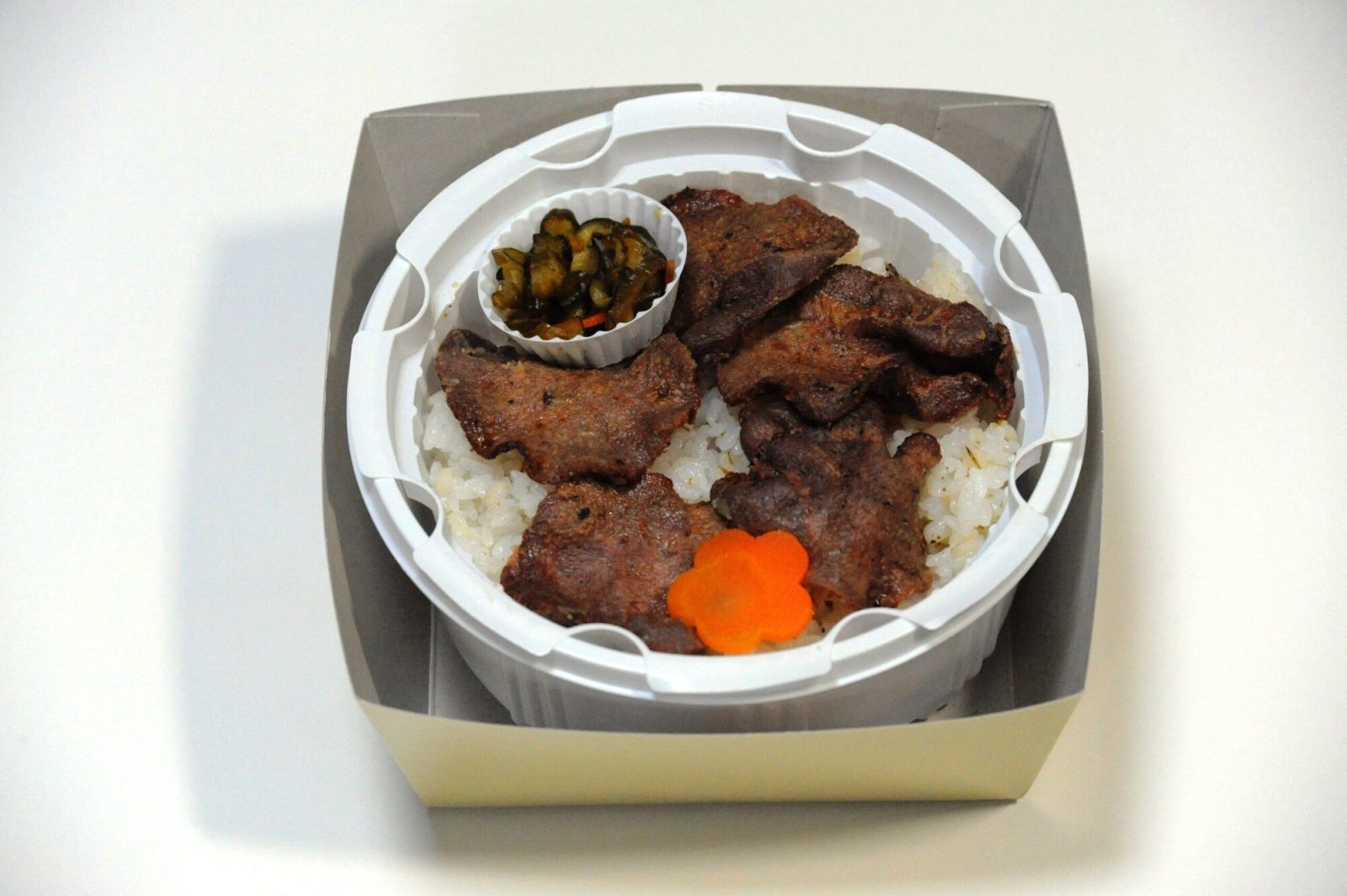 こばやしが作る仙台駅の駅弁「網焼き牛たん弁当」