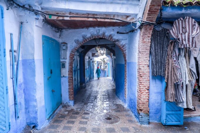 青色の壁が美しいシャウエンの街並み