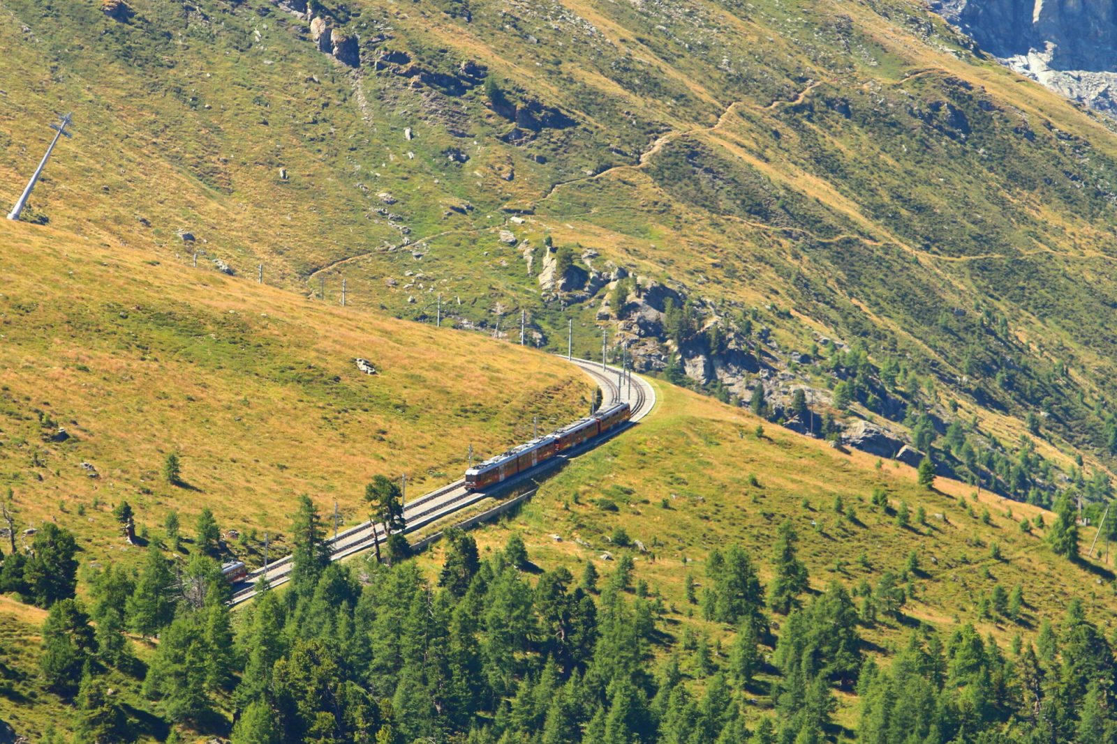 山を登るゴルナグラード鉄道
