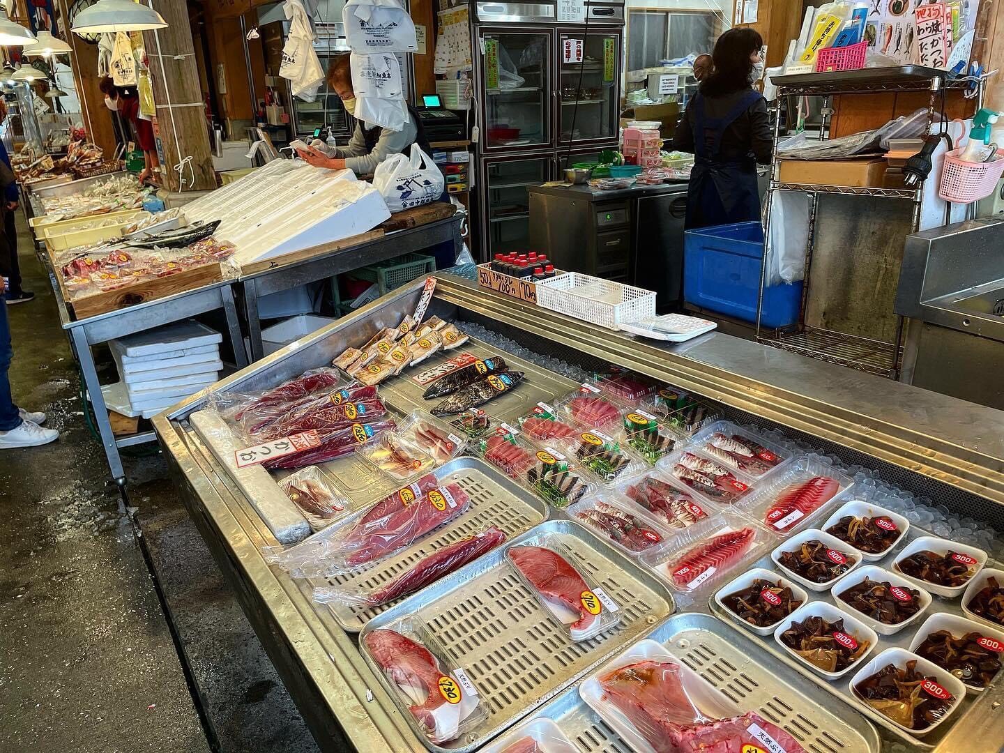 久礼丼用に並べられた魚