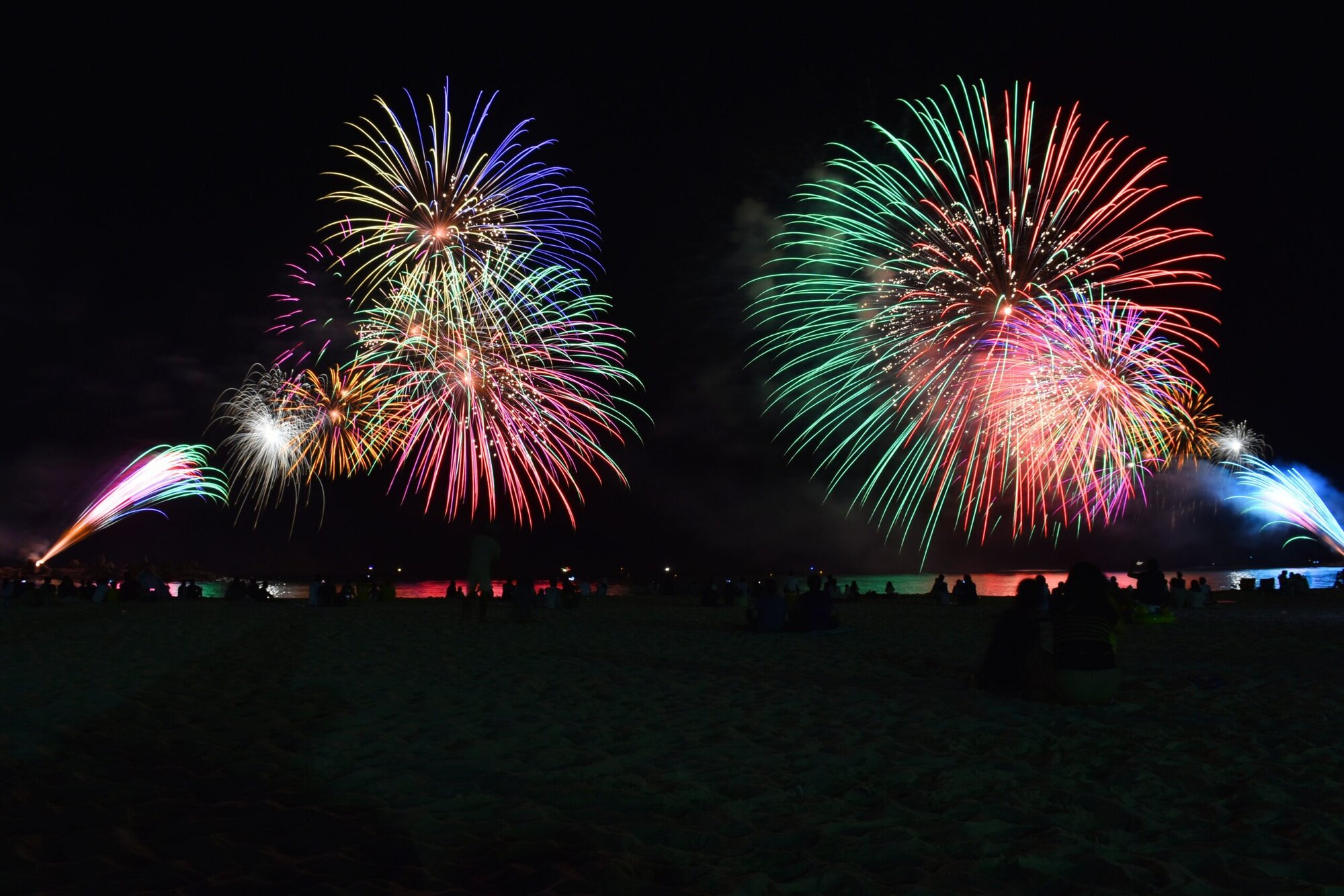 大阪万博開催で更に輝く 関西の夏の夜空を彩る花火大会
