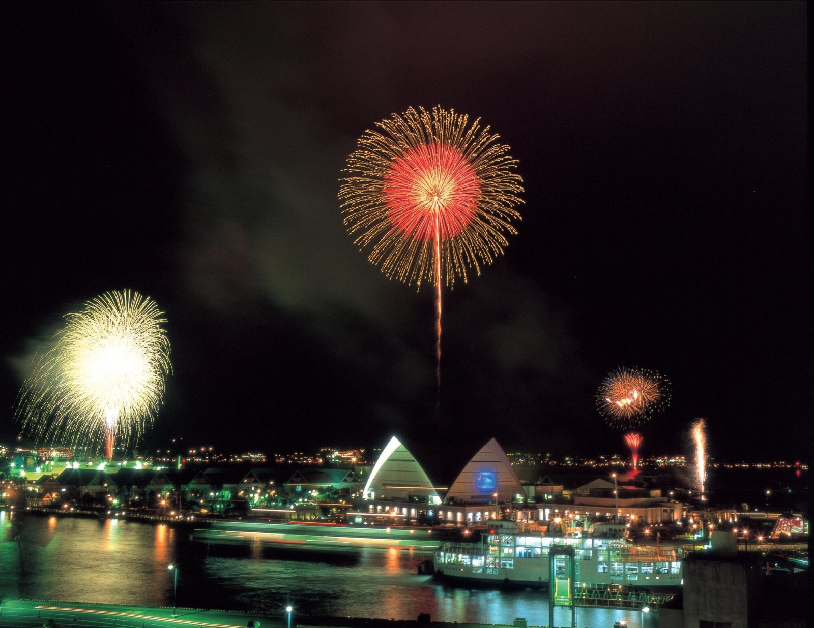 【2025年版】九州のおすすめ花火大会8選夜空を彩る感動の瞬間を体感しよう
