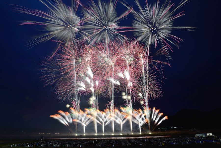 心を打つ、光と音の芸術！東北で観たい感動の花火大会8選