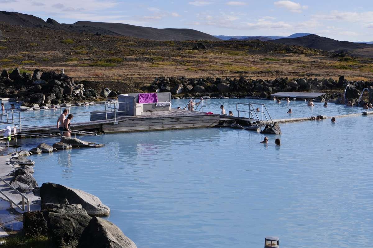 アイスランドの露天風呂「ミーヴァトン・ネイチャーバス」