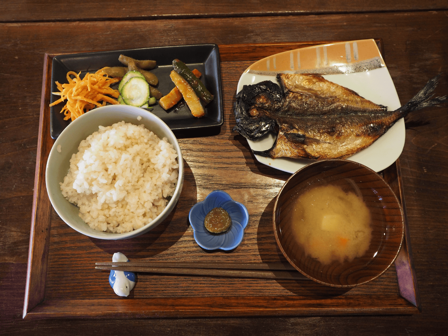 三浦市にある朝めしあるべのあじの干物定食