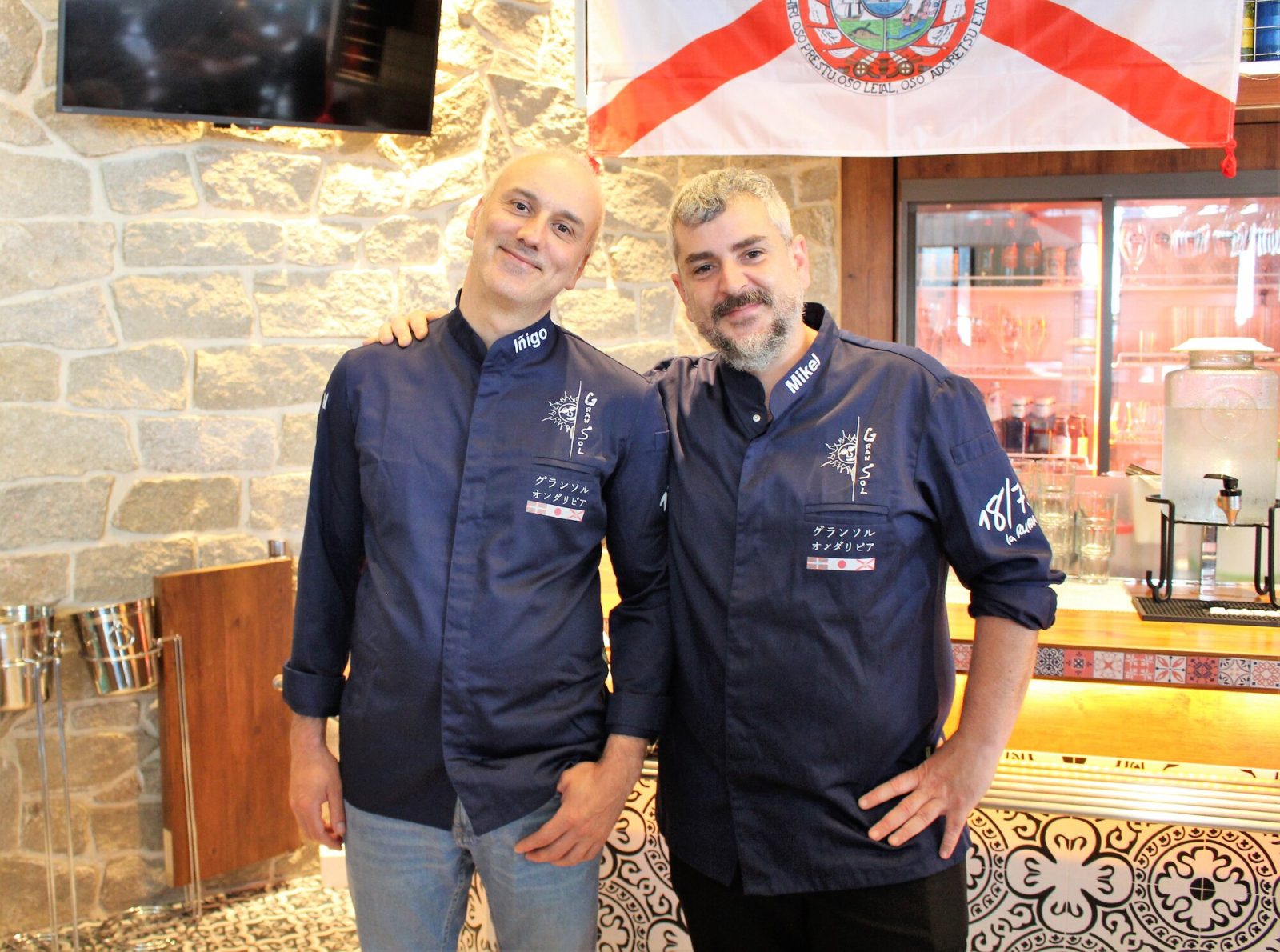 グランソルのシェフ、ティソン・ディリス・イニゴさんと本店オーナーのムニョス・エスナル・ミケルさん