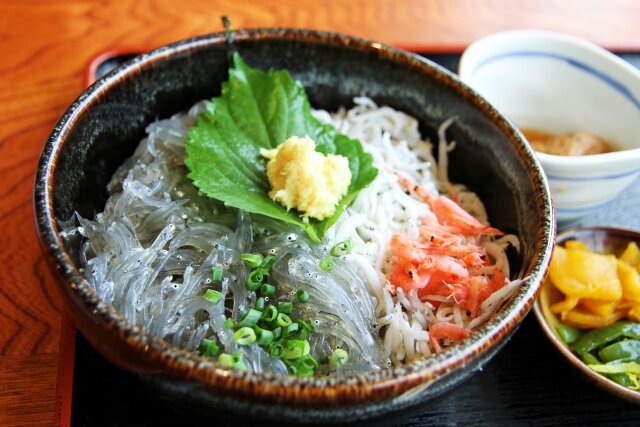 江の島に行ったら食べたい生しらす丼！おすすめのお店もご紹介！