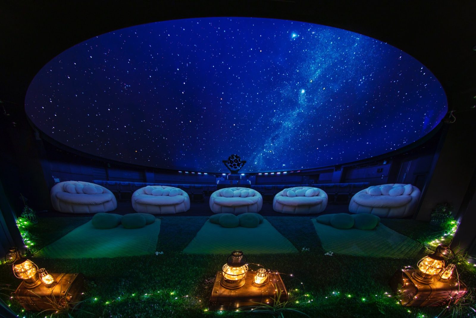 プラネタリウム満天の上映施設内