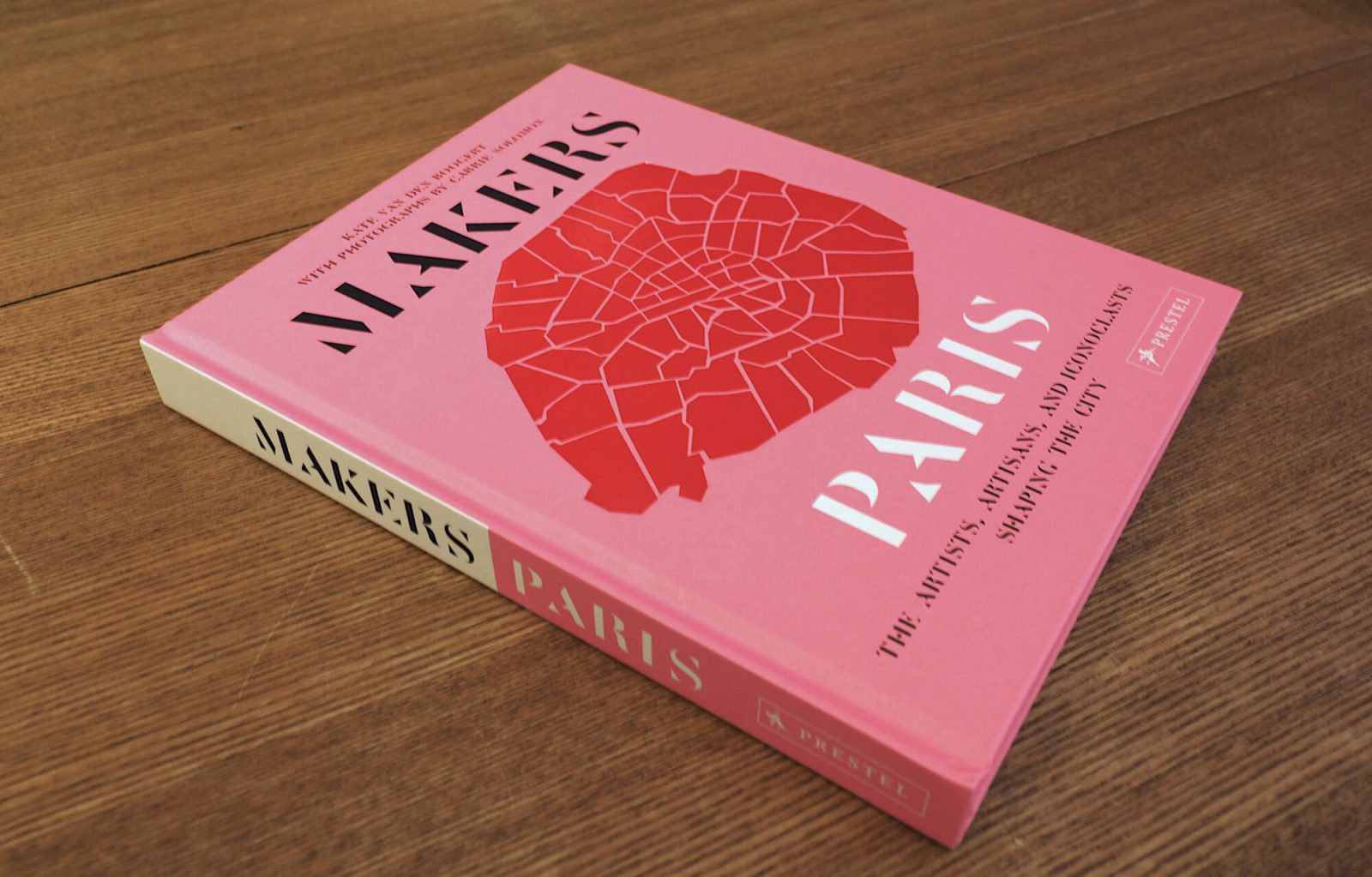 代官山蔦屋書店旅行コンシェルジュ太田さんおススメの本「MAKERS PARIS」