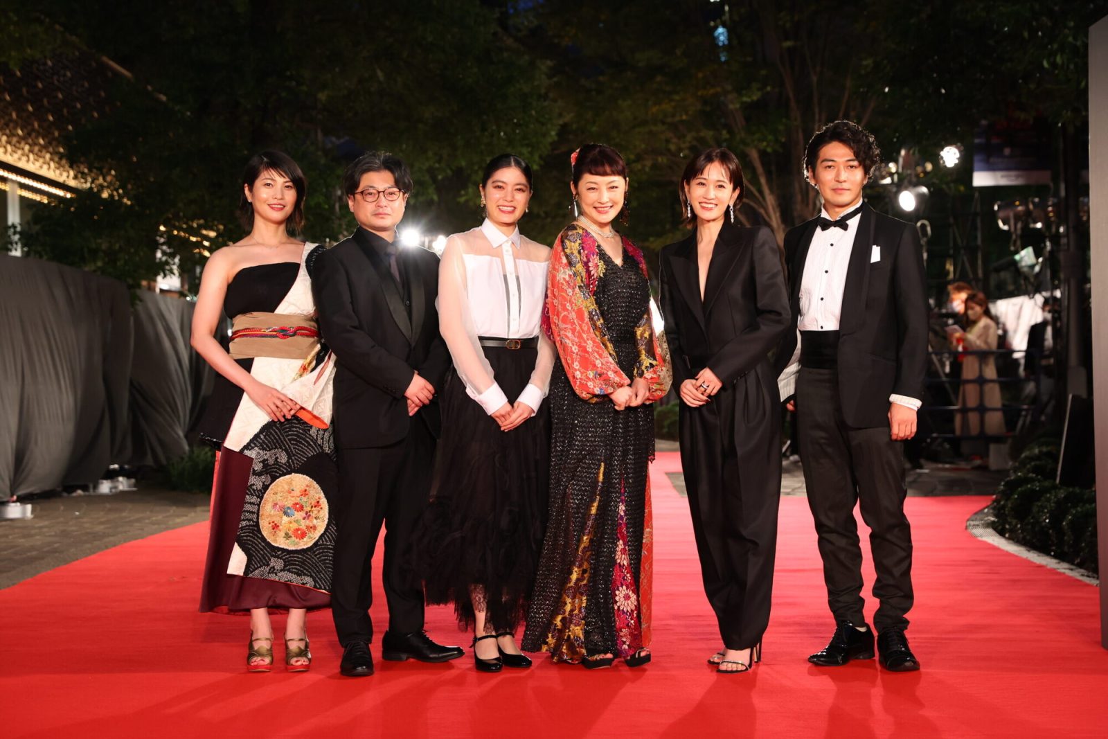 東京国際映画祭に出席した「あつい胸さわぎ」の監督・俳優陣