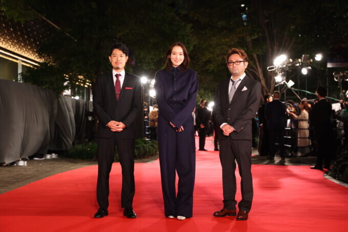 東京国際映画祭に出席した「夏へのトンネル、さよならの出口」の監督・俳優陣