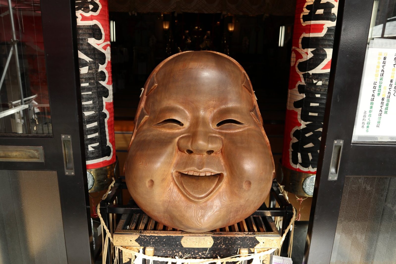 浅草・酉の市の鷲神社にある「なでおかめ」