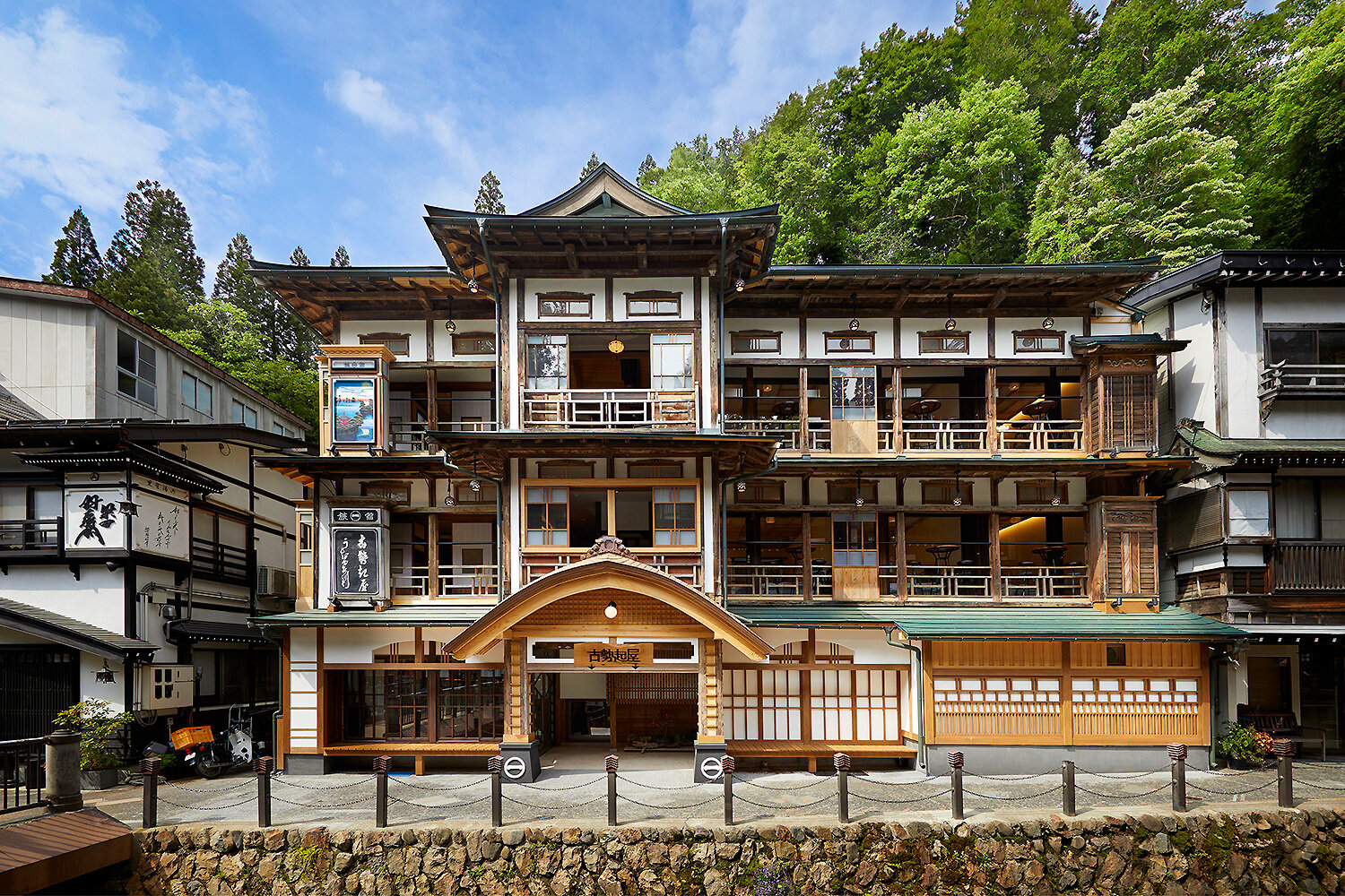 日本建築美を愉しむ温泉宿「本館古勢起屋」銀山温泉に誕生