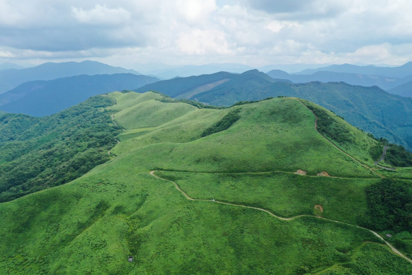 愛媛の塩塚高原の風景