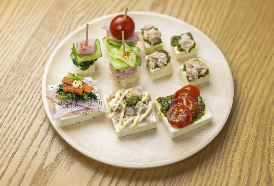 深山豆富店考案レシピ「石豆富のピンチョス＆オープンサンド」