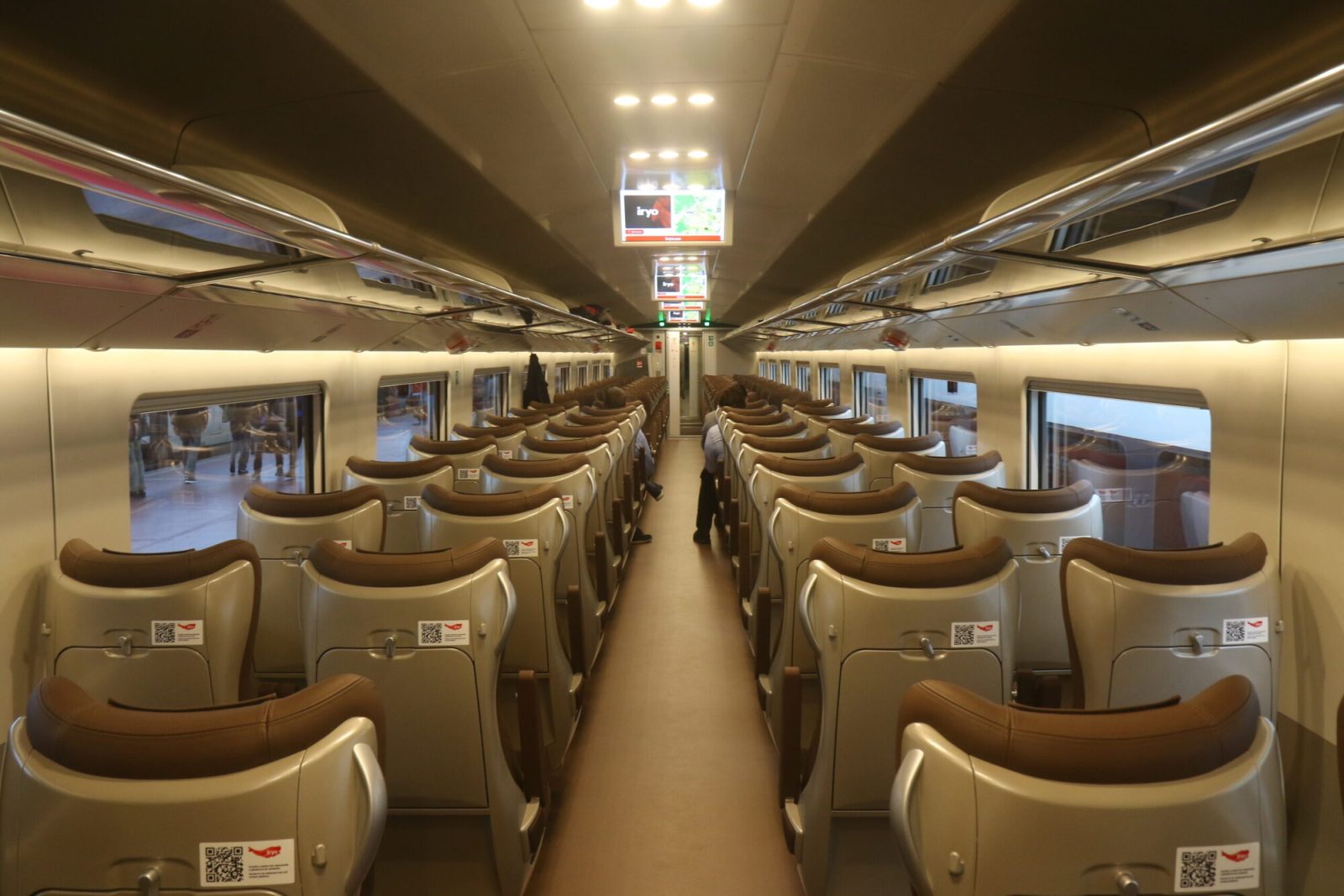 スペインの高速列車iryoの車内