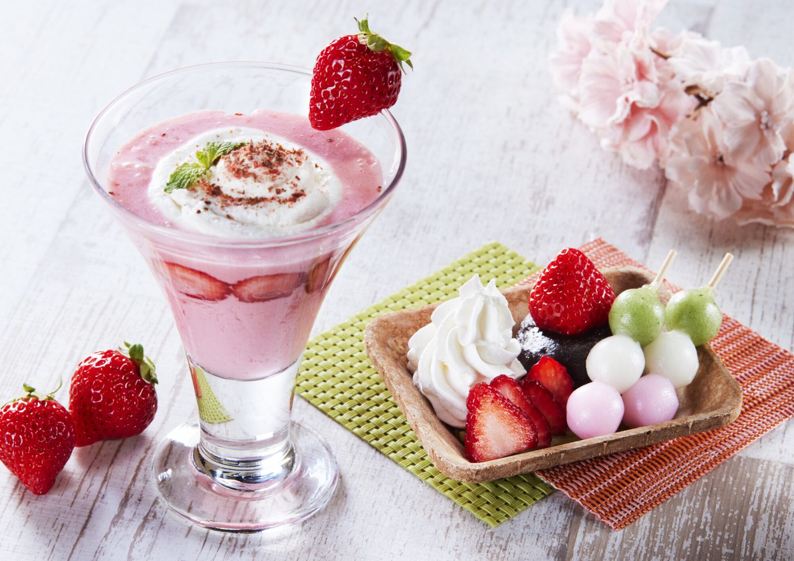 ハウステンボスの森のファンタジアカフェで提供する春のデザート