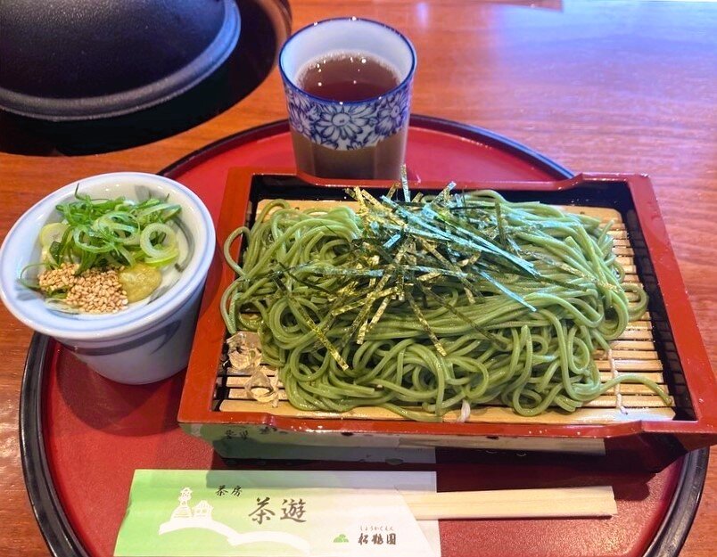 松鶴園・茶房茶遊の抹茶そば