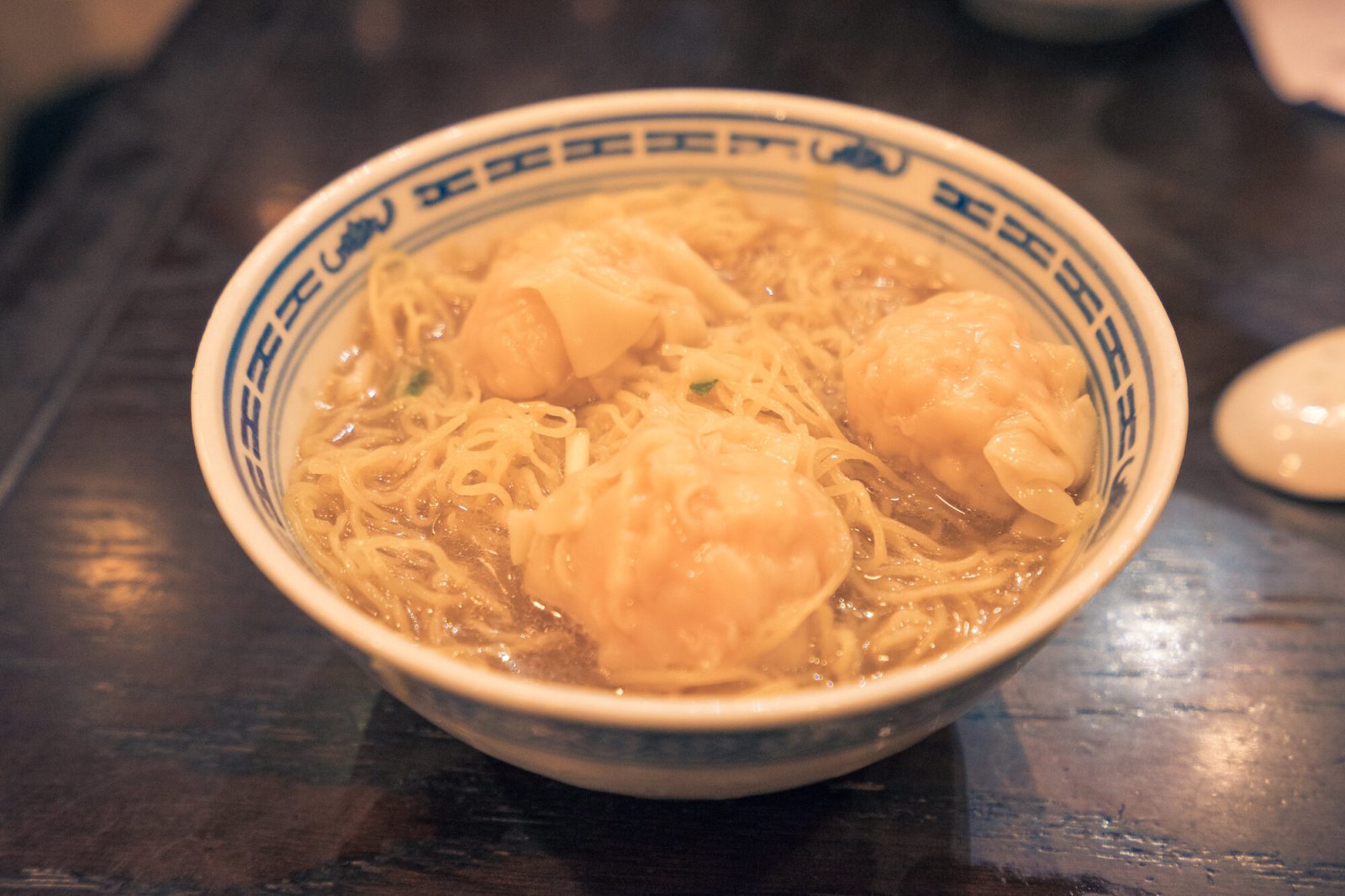香港グルメおススメの「ワンタン麺」