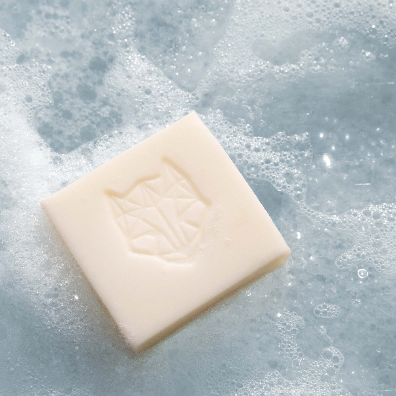 SNOW FOX SKINCAREのハイドレーティングシャンプーバー
