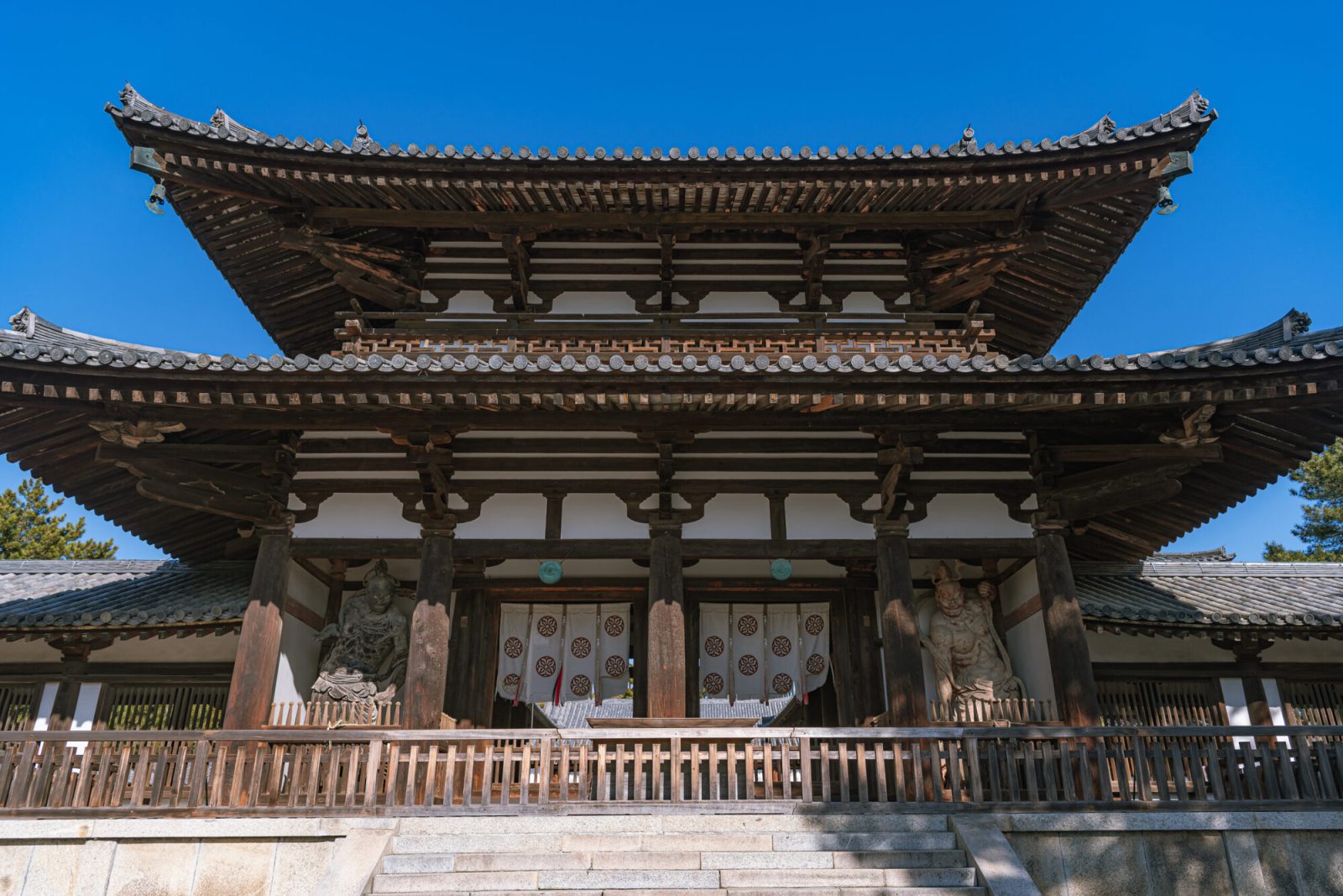 法隆寺の中門