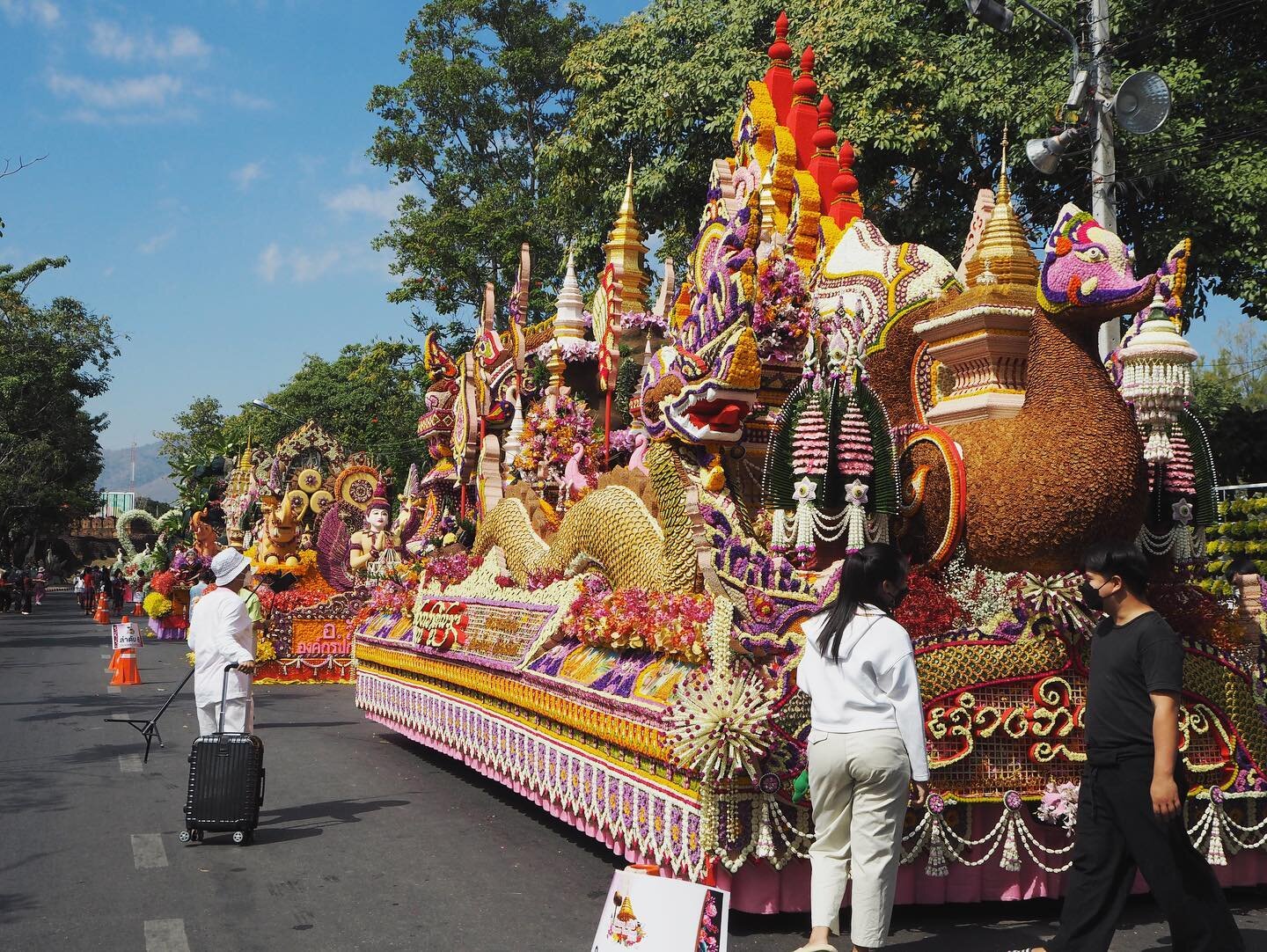 チェンマイ花祭りの山車
